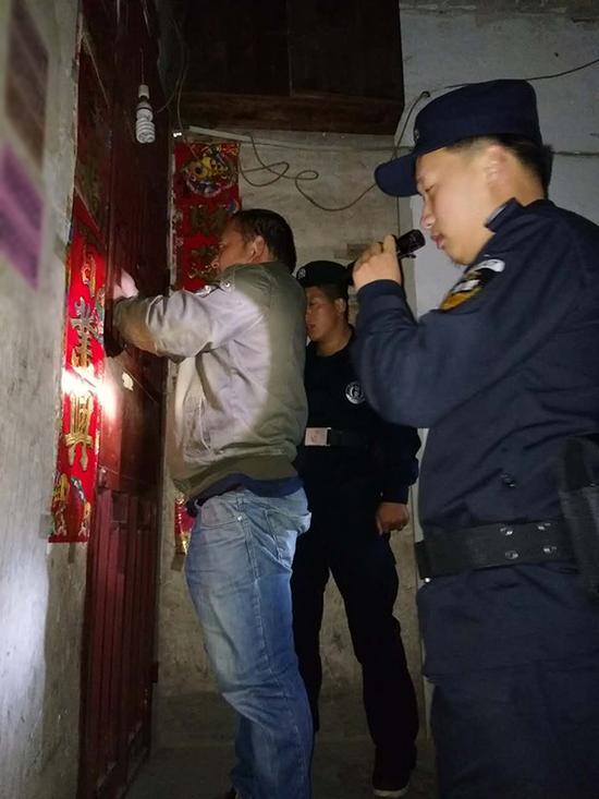 双鸭山粗心妈妈误将幼女锁家中 