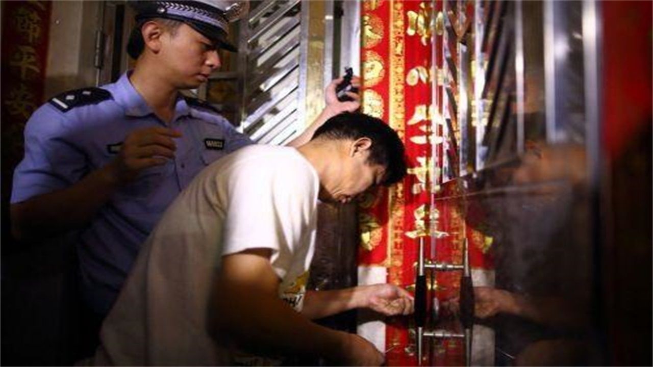 双鸭山请开锁师傅开了锁后，师傅